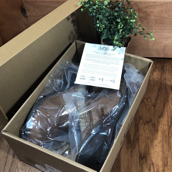 Ugg Gael Chestnut Leather & Shearling Mule Clogs 6 - Picture 10 of 10